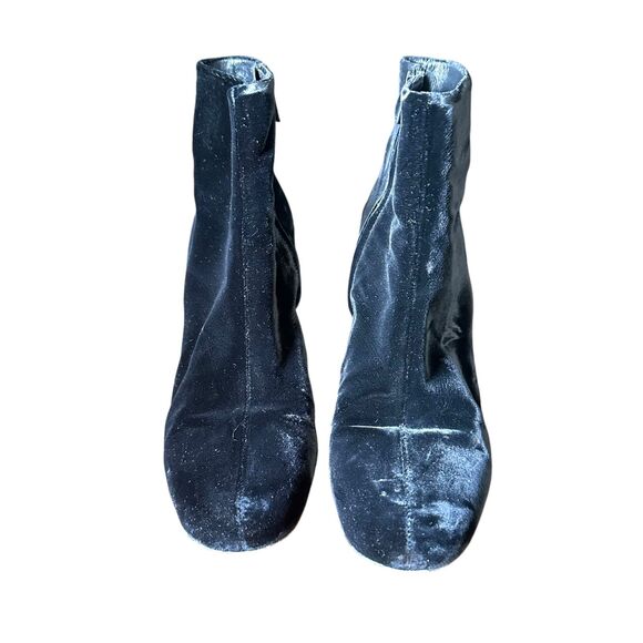 SAINT LAURENT Velvet Heeled Booties
Black Sz 41 (US 11) - Picture 6 of 8